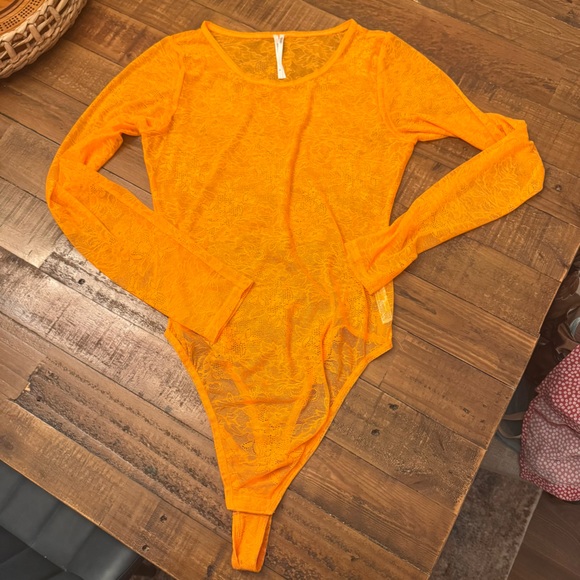 ANTHRO Harlowe‎ Lace Bodysuit - Picture 2 of 6